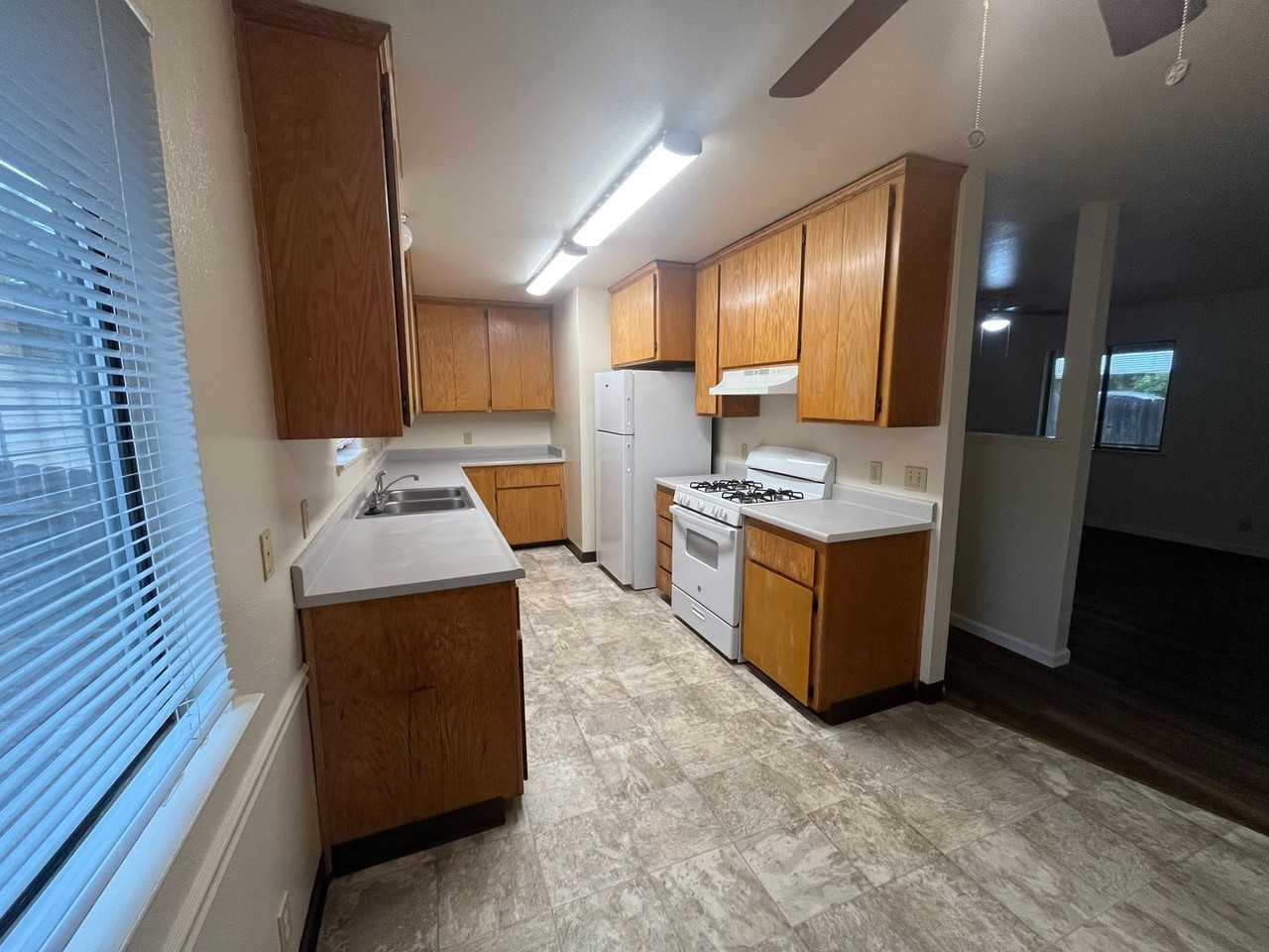 1191 Hardenbrook Ave - Photo 5 of 20