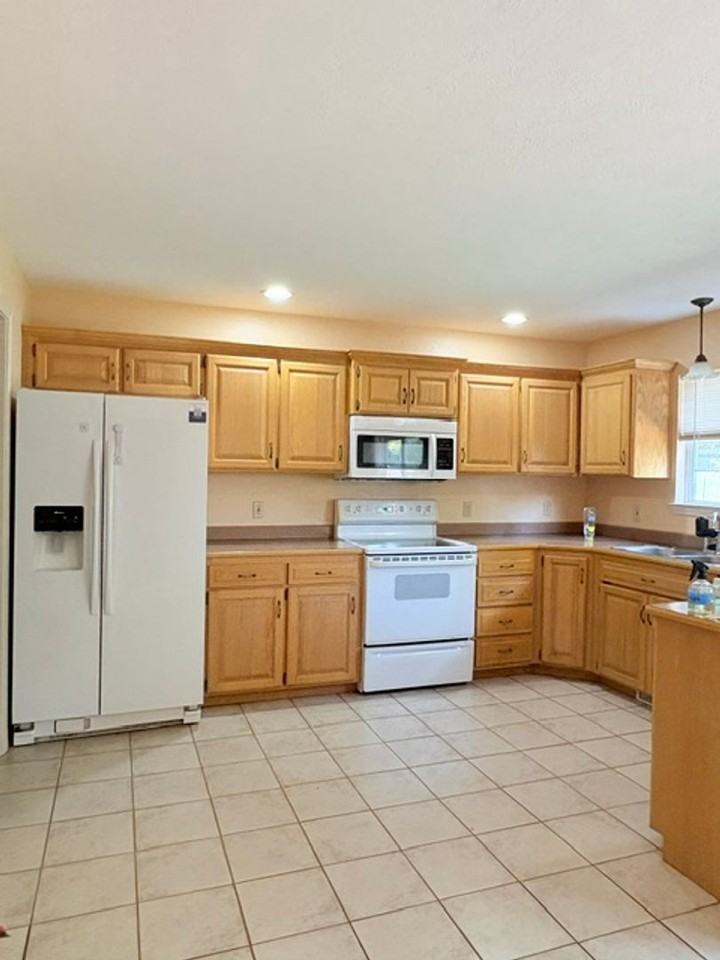 3322 S Lakeside Ave - Photo 5 of 23