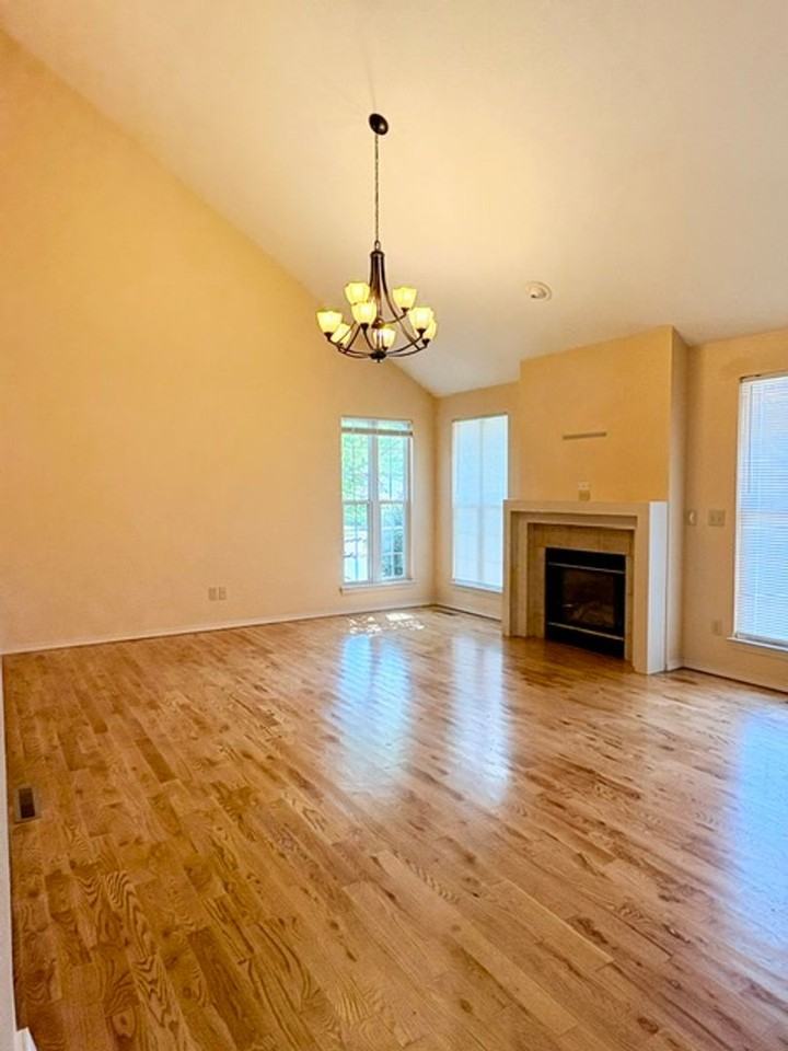 3322 S Lakeside Ave - Photo 6 of 23