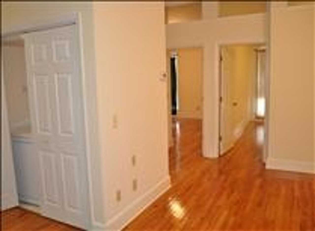 Toomer Loft - Photo 5 of 26