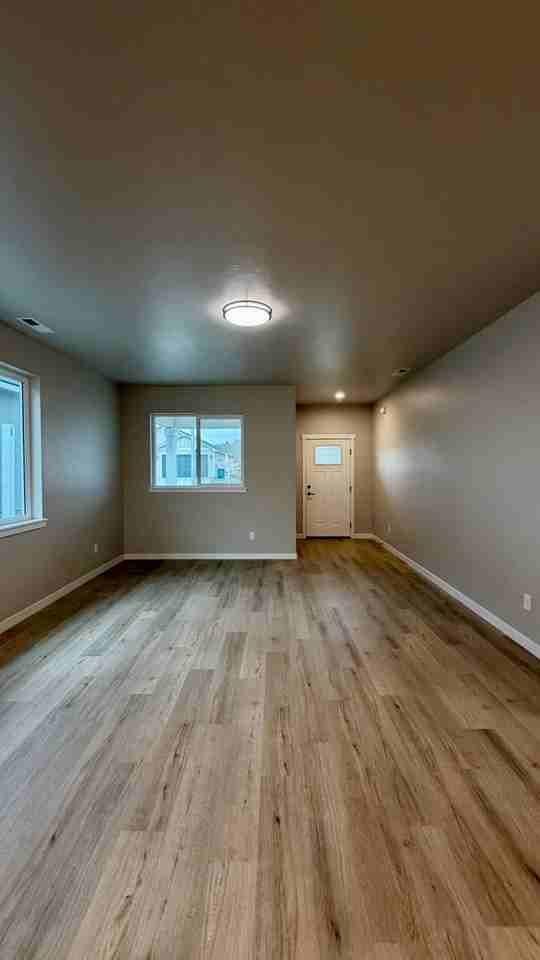 3640 Nuthatch St - Photo 2 of 17
