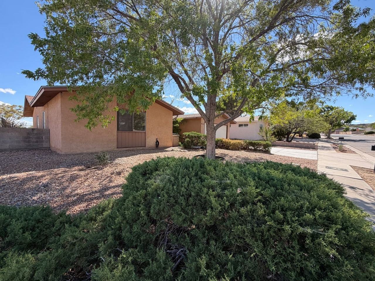 5812 Brahma Dr Nw - Photo 4 of 36