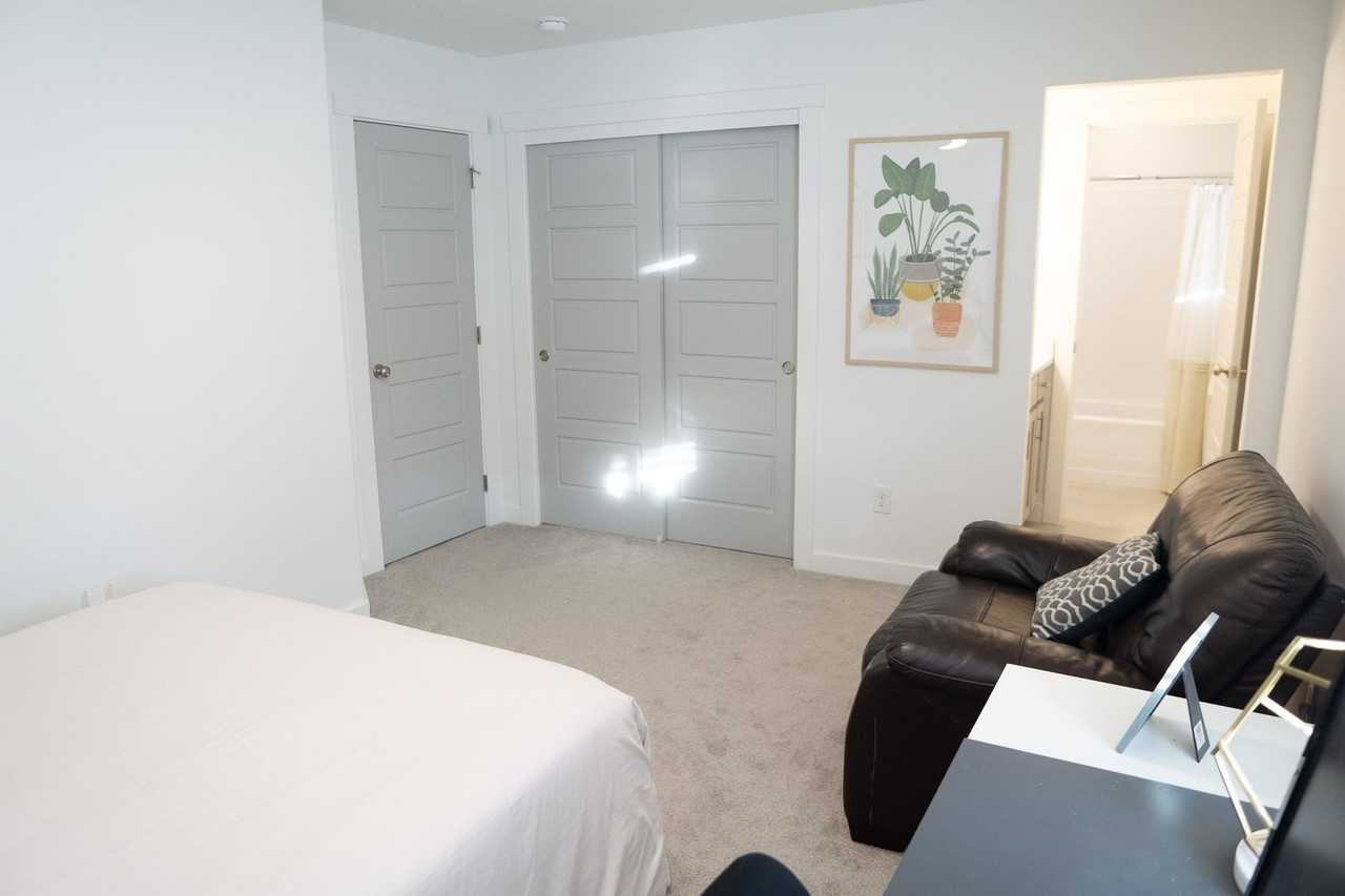 406 W 3075 N - Photo 7 of 21