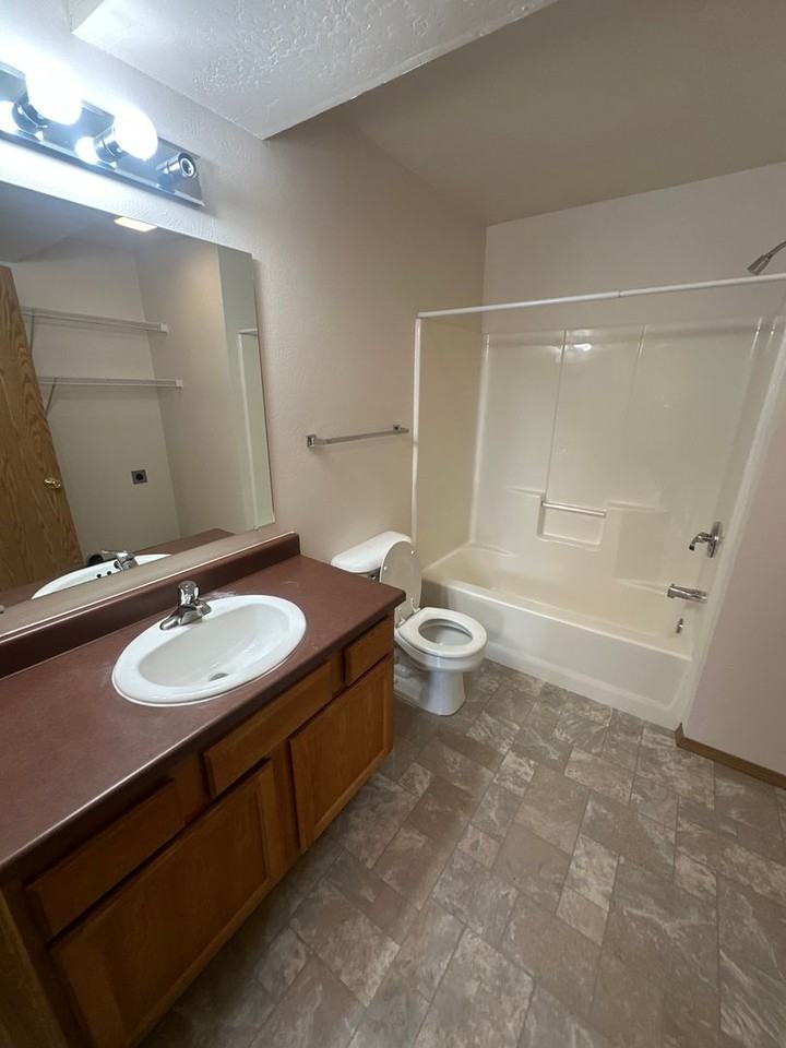 1101 N Russell St #105 - Photo 4 of 7