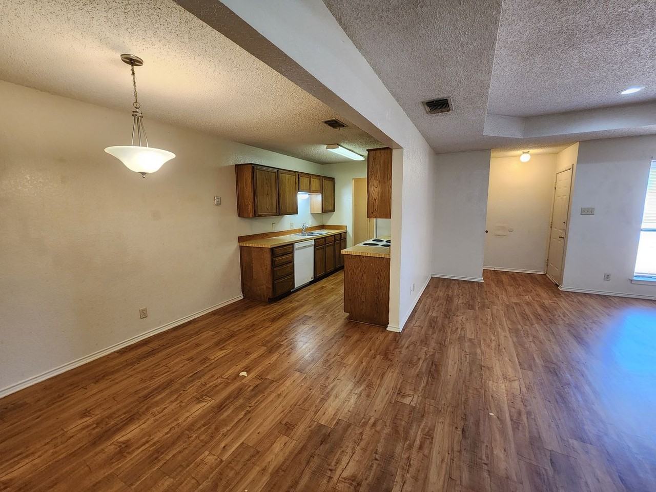 6702 S Creek Dr - Photo 4 of 21