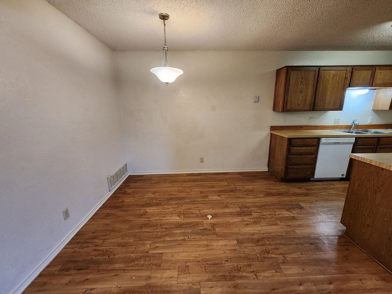 6702 S Creek Dr - Photo 5 of 21