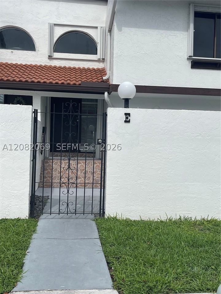 1341 Sw 124th Ct #4E - Photo 2 of 18