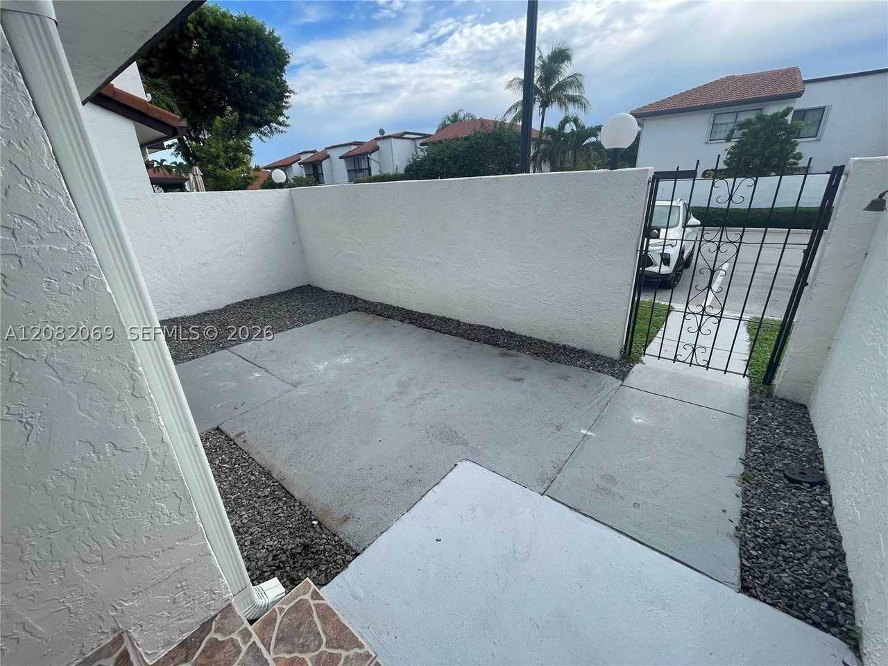 1341 Sw 124th Ct #4E - Photo 5 of 18