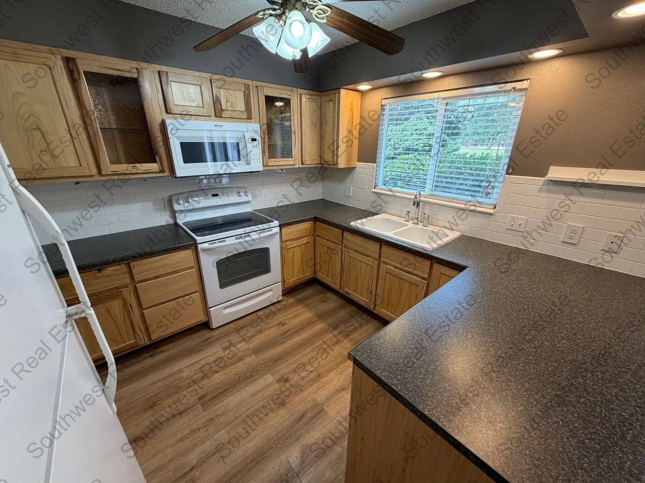 1400 Fairway Ter #24 - Photo 5 of 15