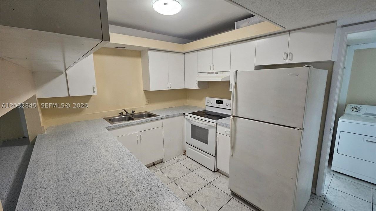1311 Nw 8th Ave #1311 - Photo 4 of 8