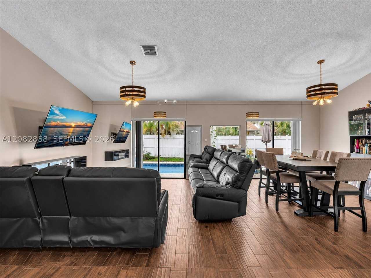 8240 Nw 54th St #8240 - Photo 5 of 40