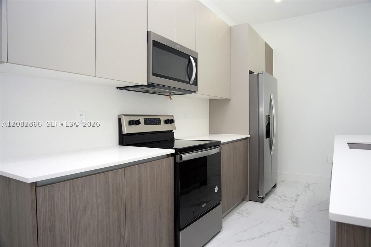 4218 Ne 7th Ter #4 - Photo 2 of 37