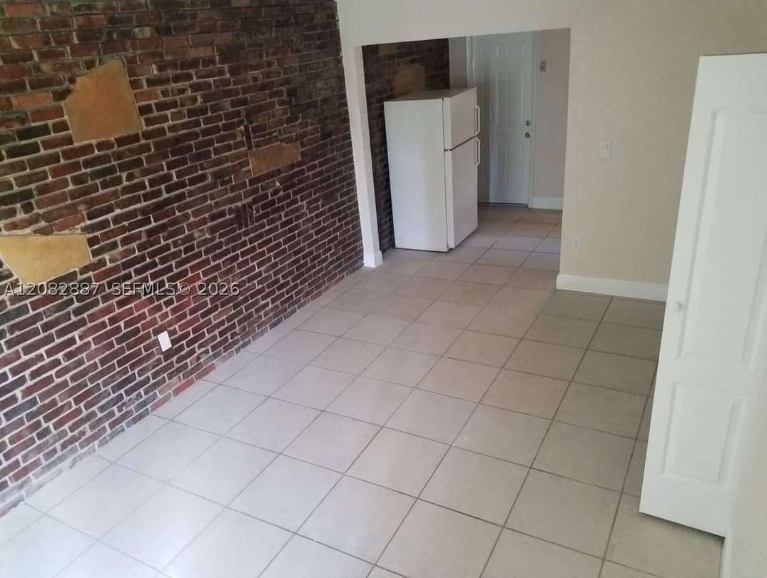 1200 Ne 110th St #3 - Photo 3 of 10