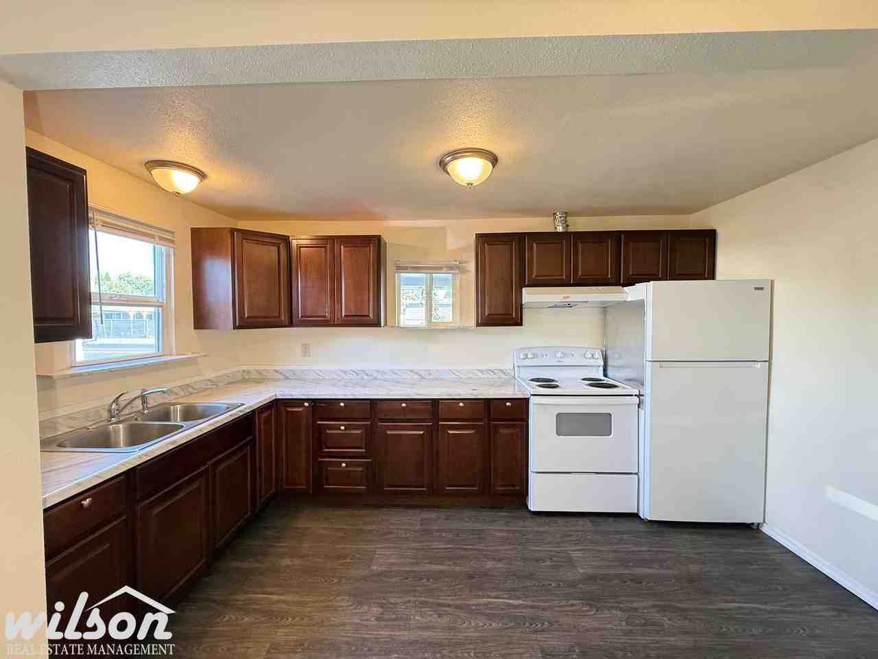 1004 W Mead Ave - Photo 6 of 12