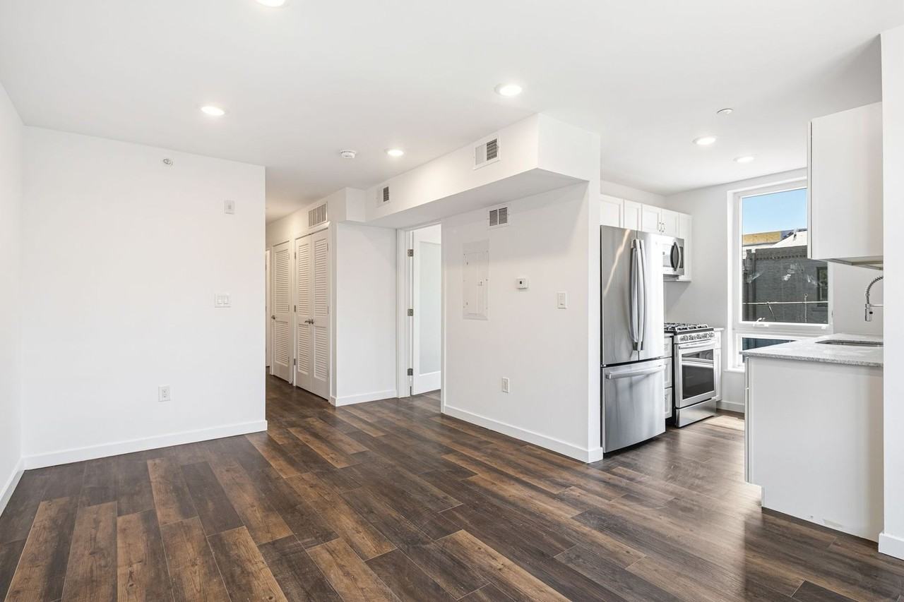 2001 Frankford Ave - Photo 6 of 14