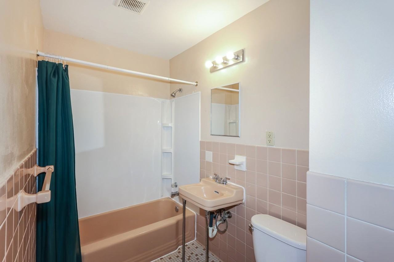 York Apartments - Photo 2 of 15