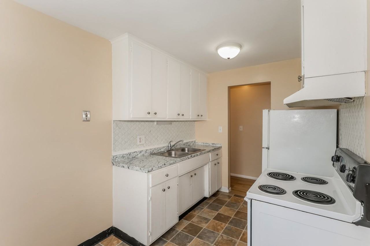 York Apartments - Photo 3 of 15