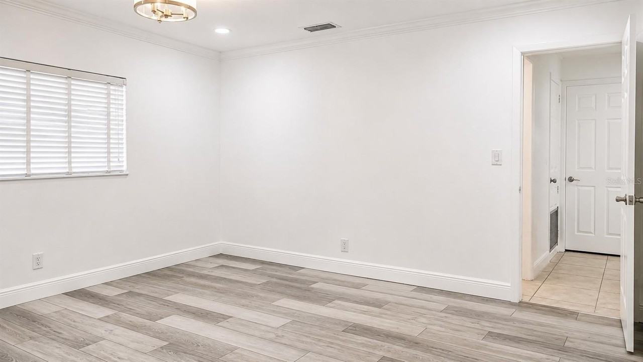 5160 Sw 8th St - Photo 6 of 21