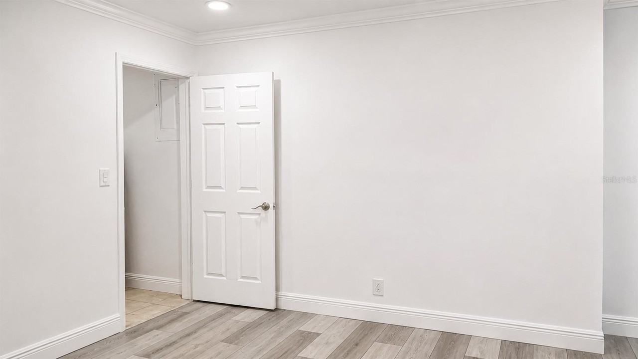 5160 Sw 8th St - Photo 7 of 21