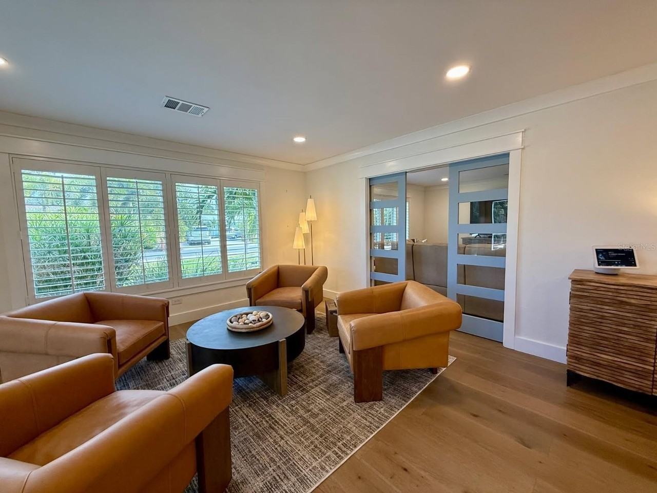 1833 Pandora Dr - Photo 4 of 38