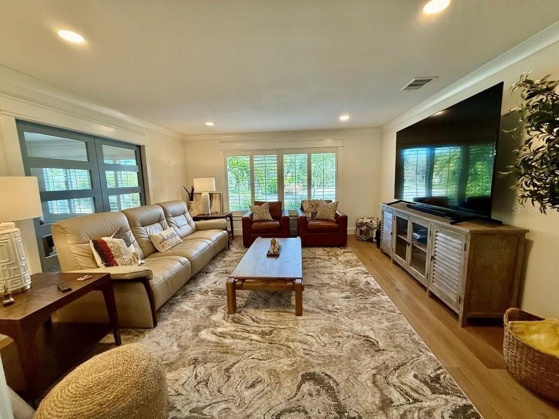 1833 Pandora Dr - Photo 5 of 38
