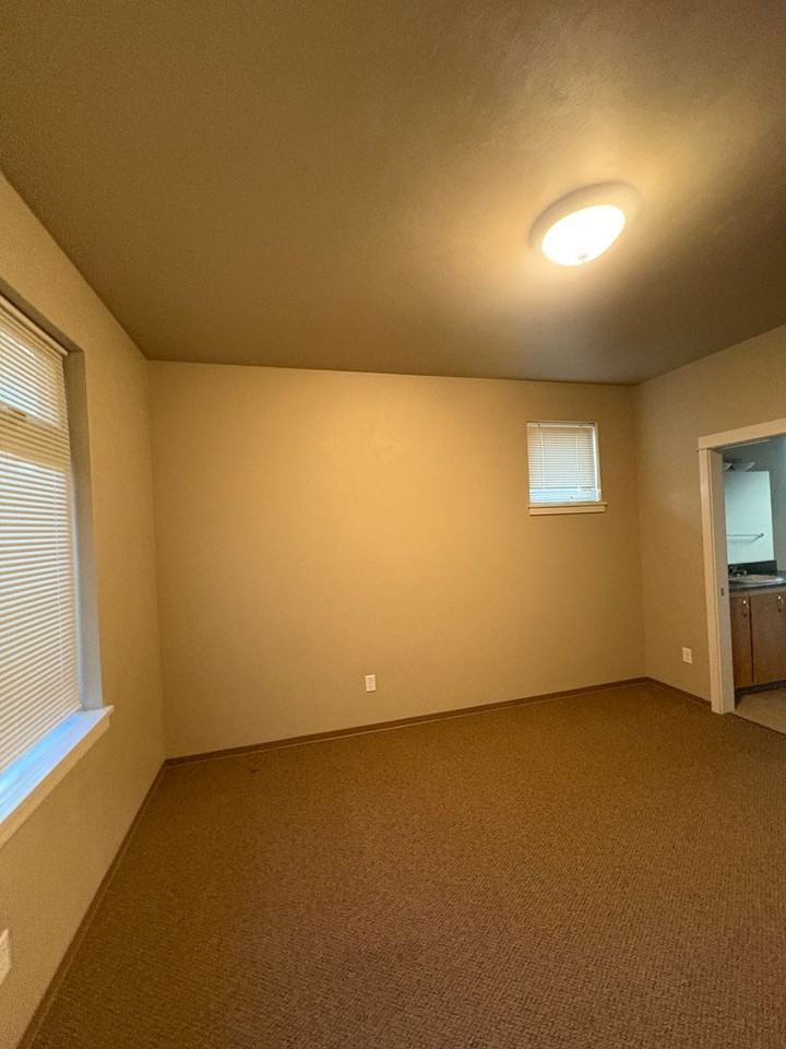 585 E 14th Ave #8 - Photo 5 of 39