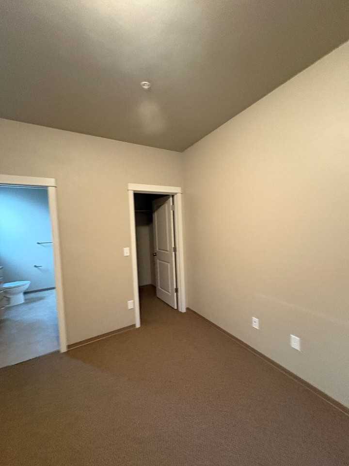 585 E 14th Ave #8 - Photo 7 of 39