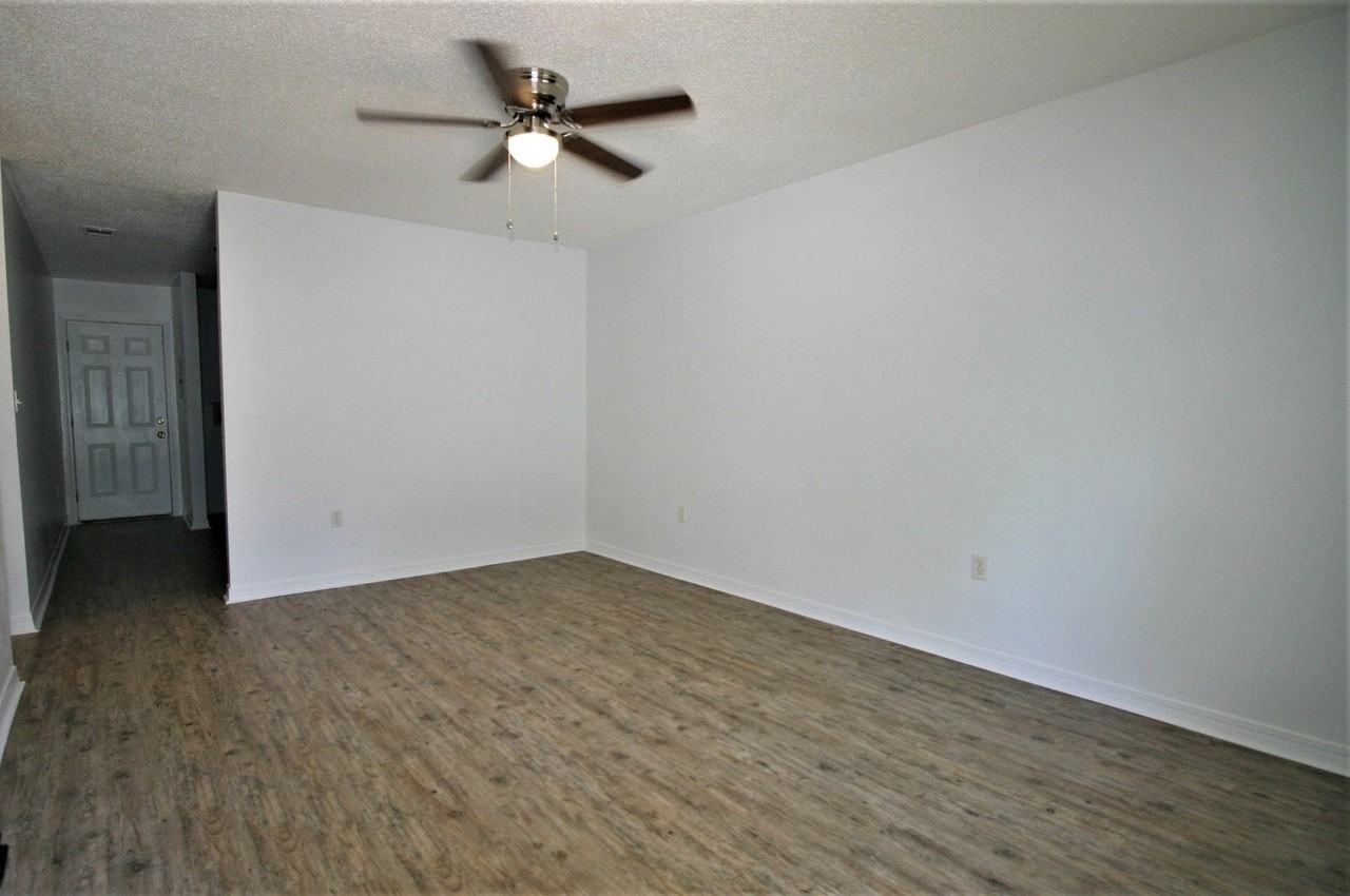 538 Brock Ave - Photo 4 of 13