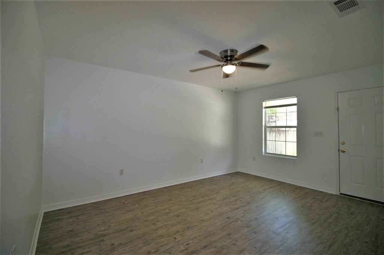 538 Brock Ave - Photo 5 of 13