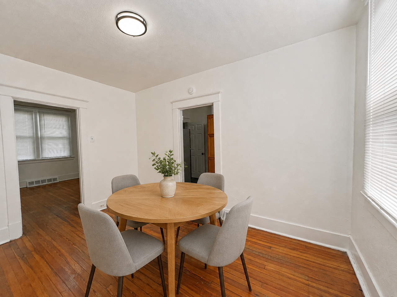 303B Broadway Ave - Photo 3 of 16