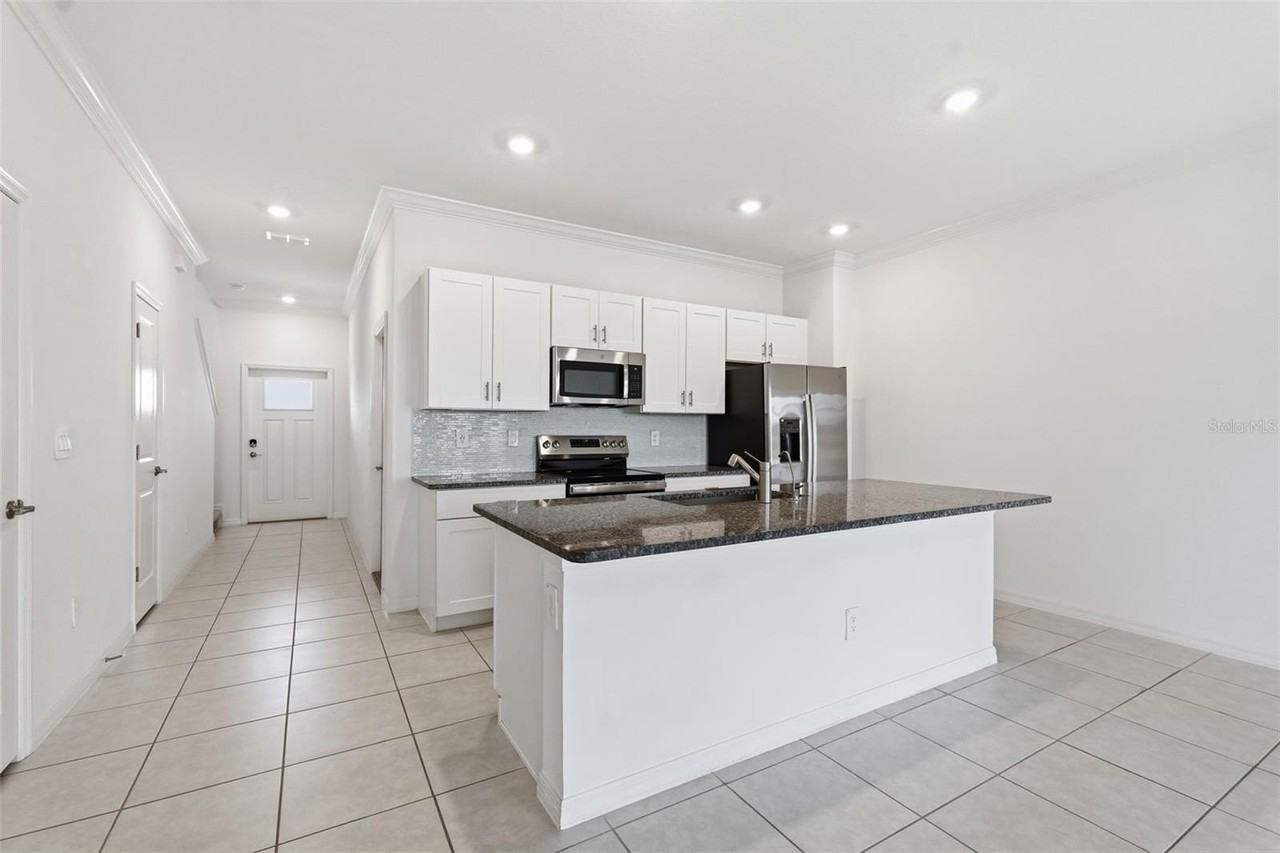 9094 Gallantree Pl - Photo 4 of 50