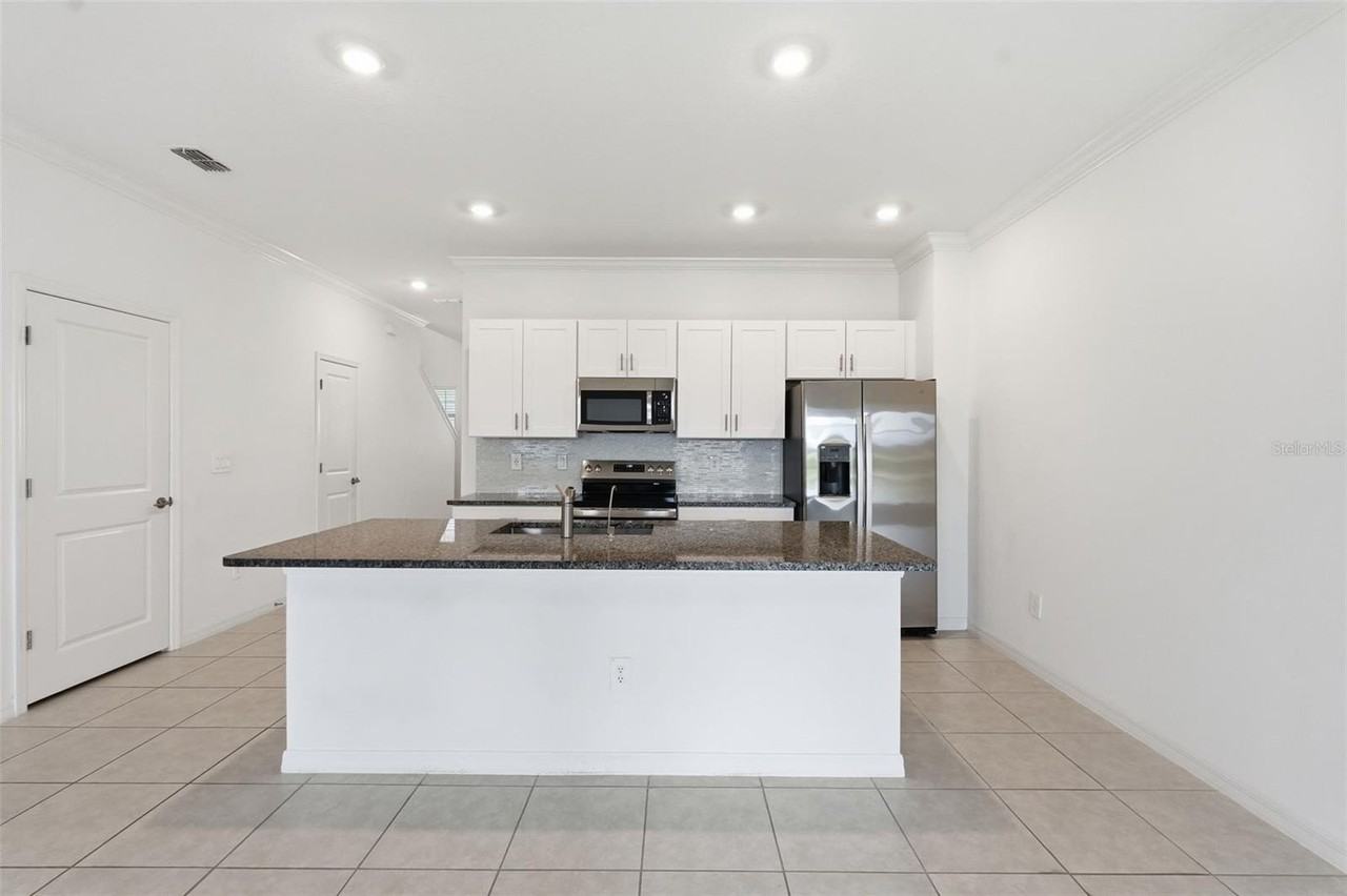 9094 Gallantree Pl - Photo 5 of 50