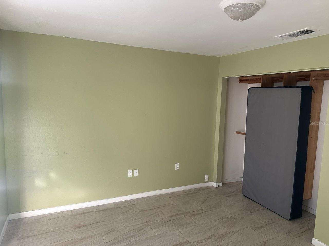 214 N Chestnut Rd - Photo 2 of 5