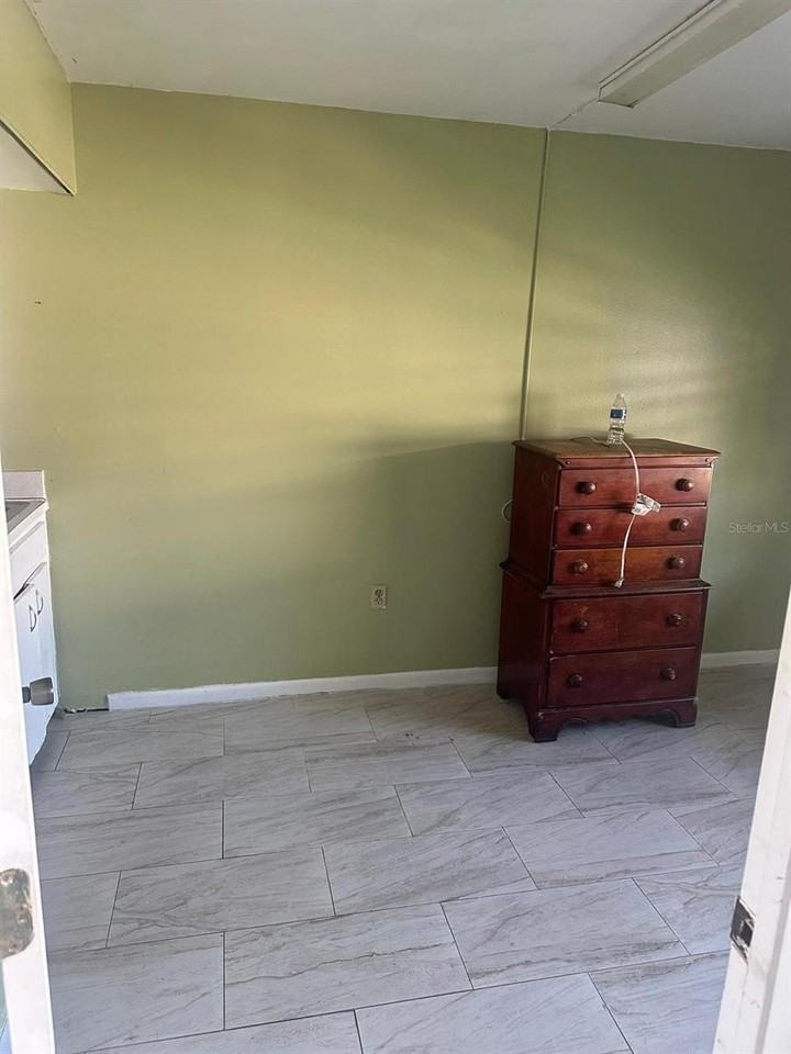 214 N Chestnut Rd - Photo 3 of 5