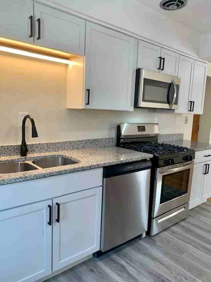 Remodeled Large Two Bedroom in Ft. Mitchell - Photo 2 of 9