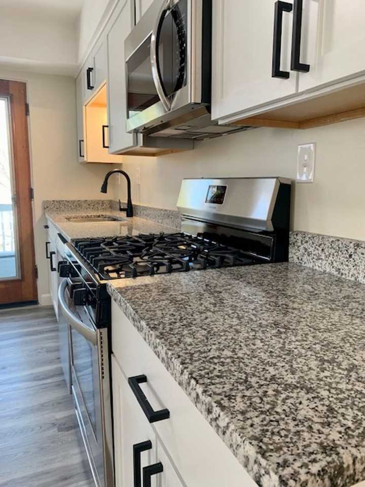 Remodeled Large Two Bedroom in Ft. Mitchell - Photo 4 of 9