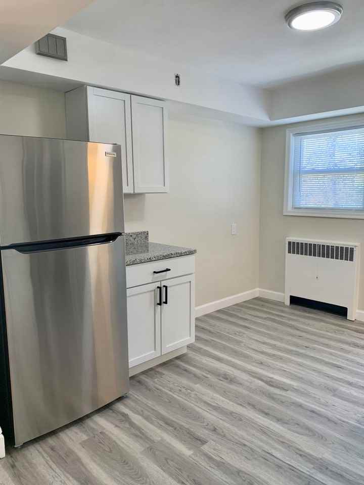 Remodeled Large Two Bedroom in Ft. Mitchell - Photo 5 of 9