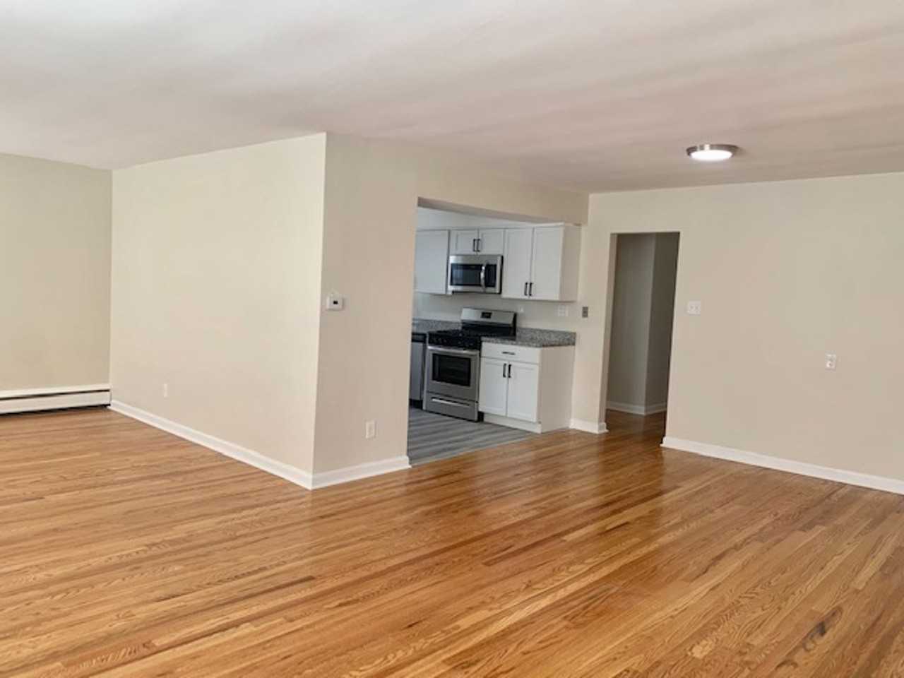 Remodeled Large Two Bedroom in Ft. Mitchell - Photo 7 of 9