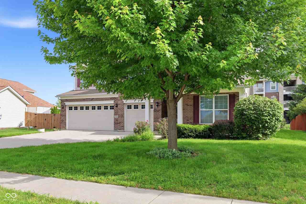 8110 Eskerban Dr - Photo 3 of 40
