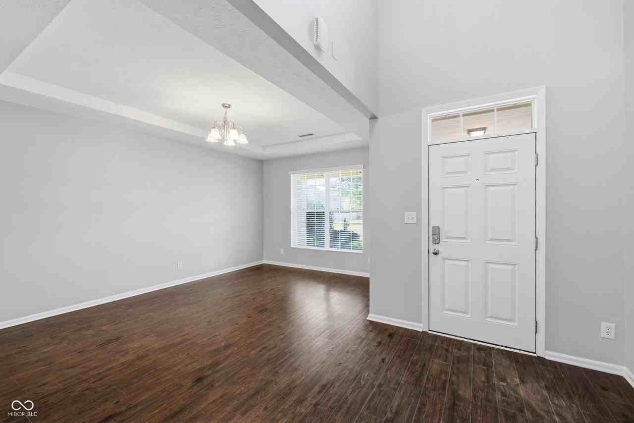 8110 Eskerban Dr - Photo 6 of 40