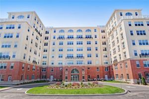 featured image of 10 Byron Pl #216