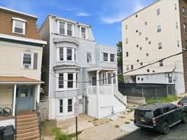 featured image of 17 Lamartine Ave #2