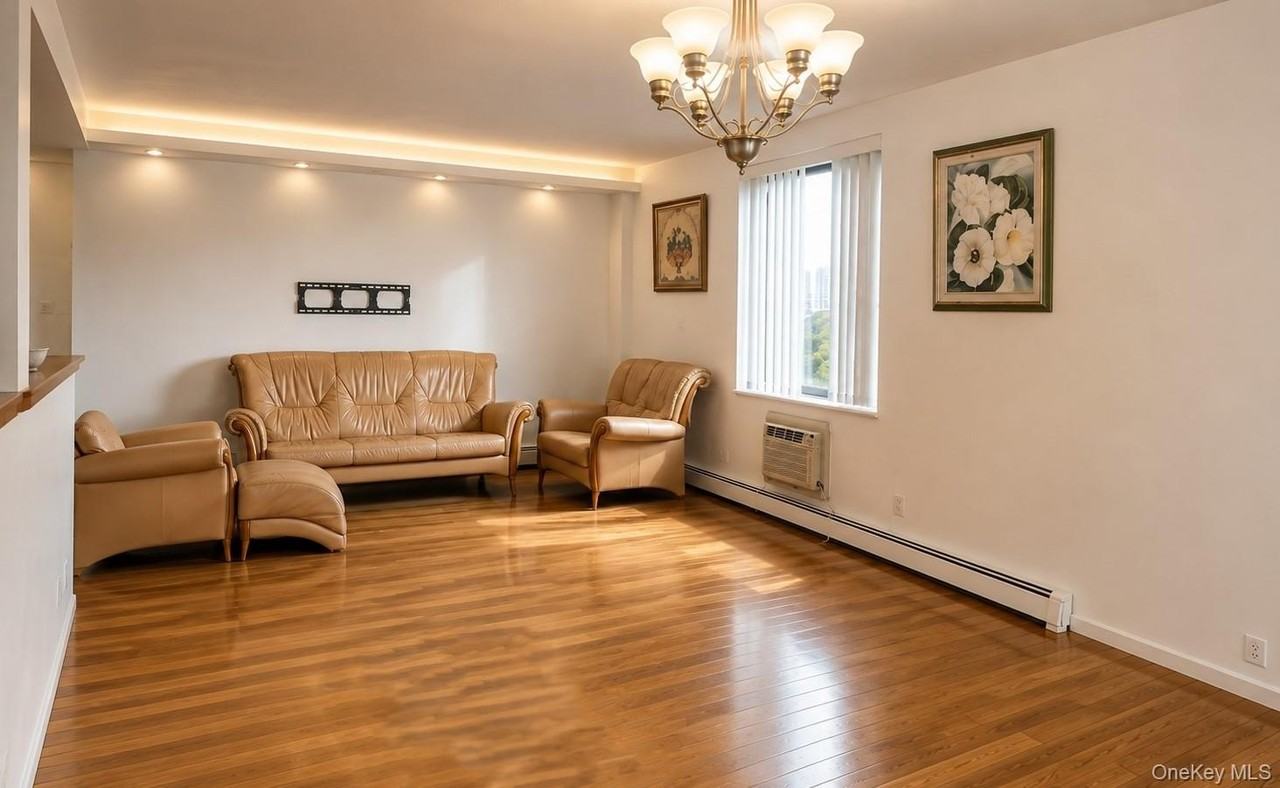 14477 Roosevelt Ave #8G - Photo 2 of 6