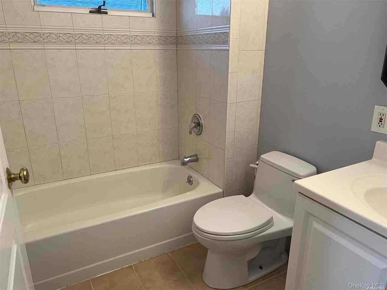 563 Neptune Blvd - Photo 5 of 11