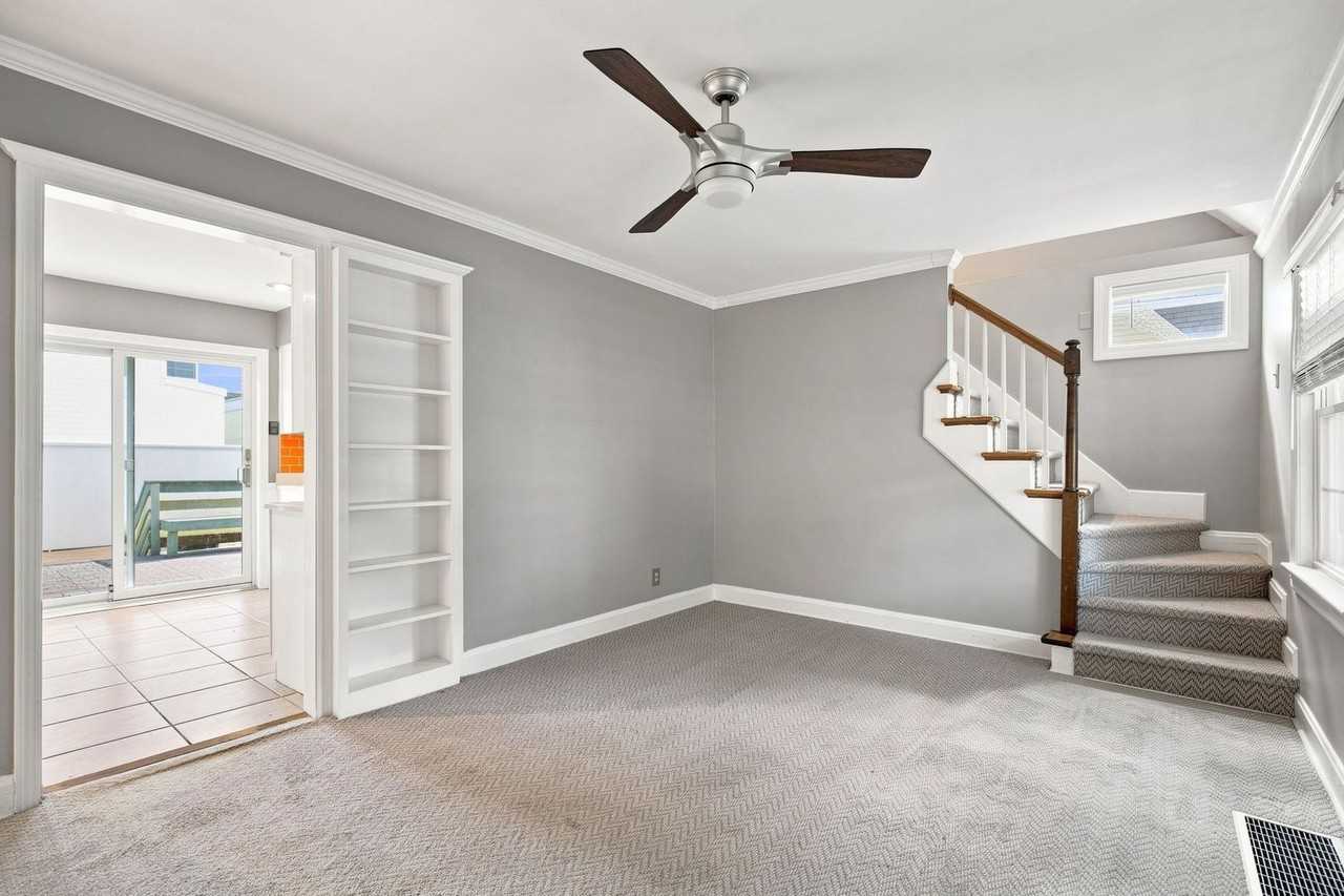 3518 Hycliffe Ave - Photo 4 of 50