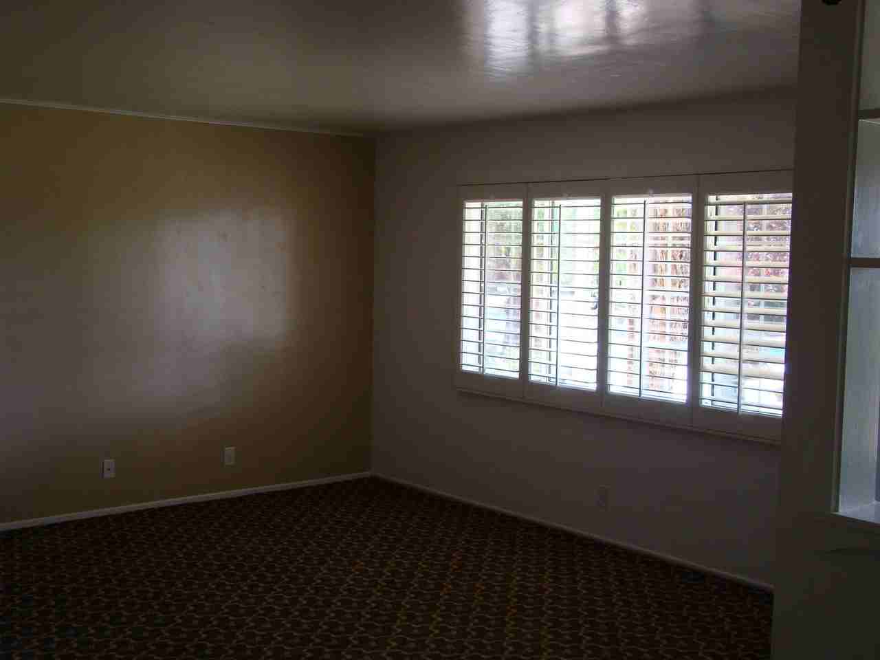 914 E 11th St - Photo 5 of 15