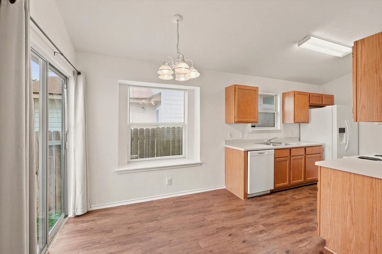 6918 Sandy Point Dr - Photo 4 of 18