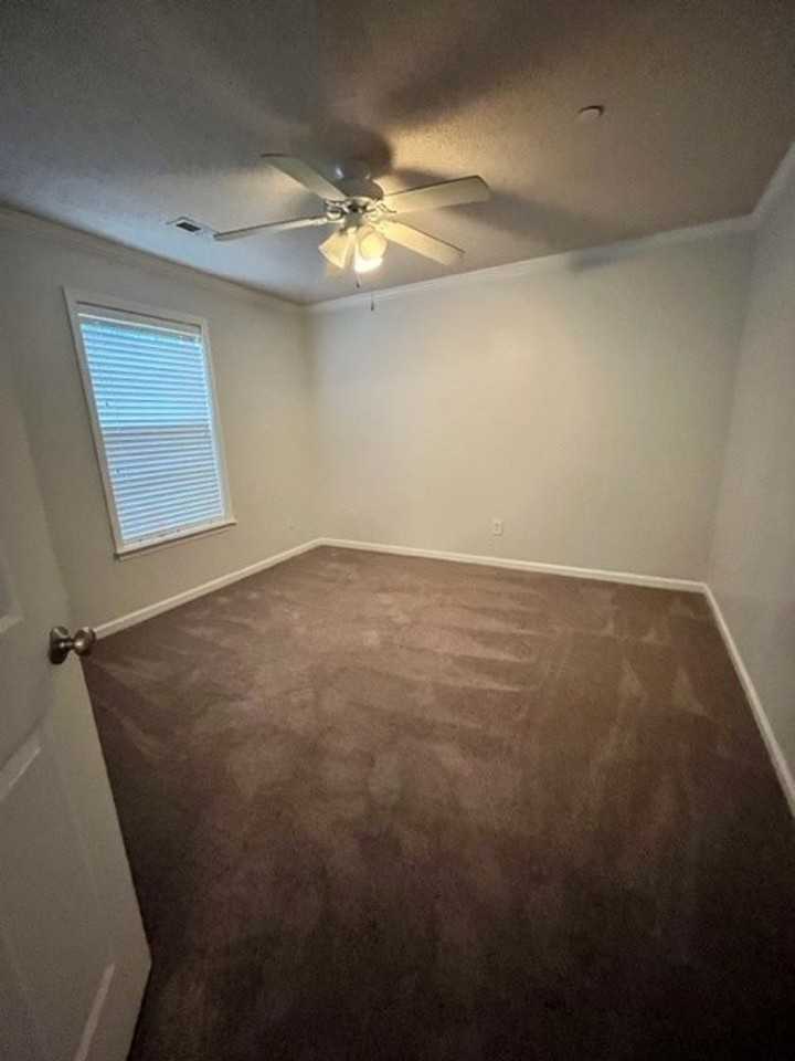 4290 Cedarcroft Ct - Photo 5 of 10