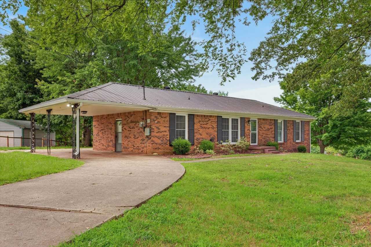 1866 Harriet Dr - Photo 2 of 38