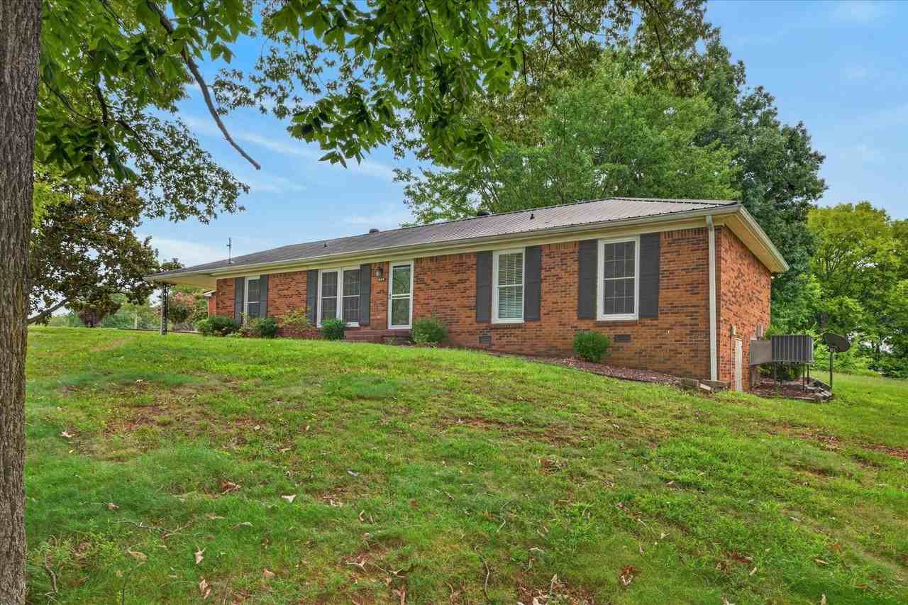 1866 Harriet Dr - Photo 3 of 38